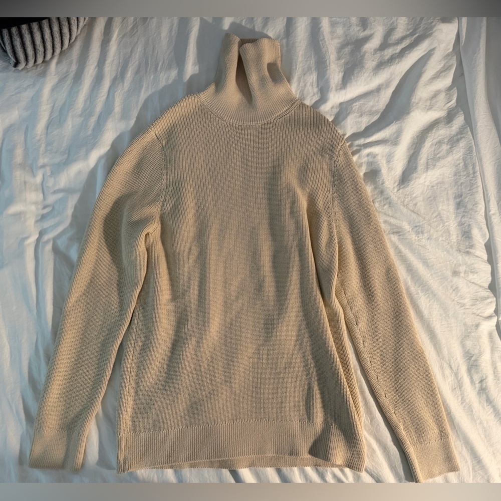 H&M men’s Cream Turtleneck Sweater large
